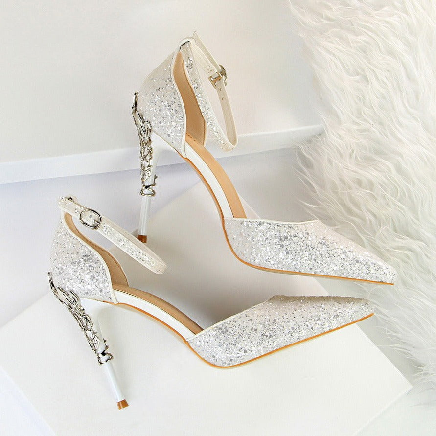 Pantofi albi cu toc deosebit cu detalii argintii BELLA